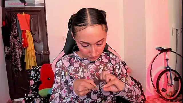 Snapshot of adrena_10 chatting on February 21, 10:11 pm adrena 10 online show from February 21, 10:11 pm