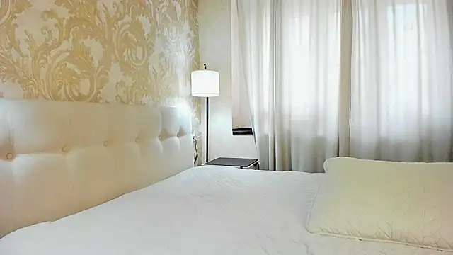 Snapshot of TessaPosh chatting on March 20, 9:26 am TessaPosh online show from March 20, 9:26 am