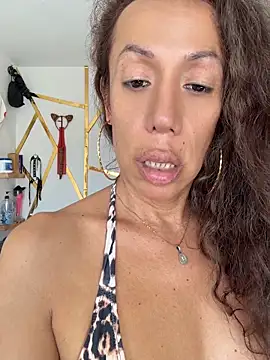 Snapshot of YOURSDEBORA chatting on June 6, 7:40 pm YOURSDEBORA online show from June 6, 7:40 pm