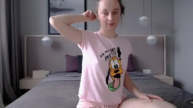 ShySchoolGirl online show from October 28, 1:36 pm