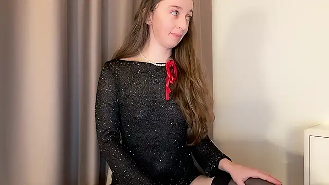 ShySchoolGirl online show from December 20, 10:39 pm