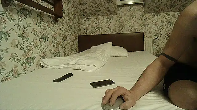 Snapshot of NiceHunter89 chatting on March 27, 6:40 pm NiceHunter89 online show from March 27, 6:40 pm