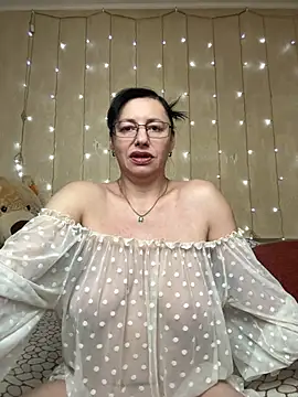 Snapshot of Amberhotqueen chatting on February 2, 8:46 am Amberhotqueen online show from February 2, 8:46 am