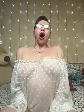 Snapshot of Amberhotqueen chatting on February 19, 3:19 pm Amberhotqueen online show from February 19, 3:19 pm