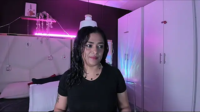 Inndrahot online show from December 16, 3:44 am