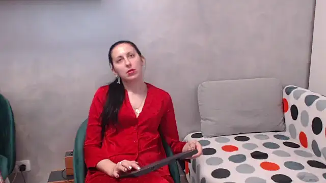 Snapshot of lolyforyou chatting on January 4, 8:27 pm lolyforyou online show from January 4, 8:27 pm