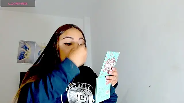 Kylie loveee online show from October 29, 12:29 pm