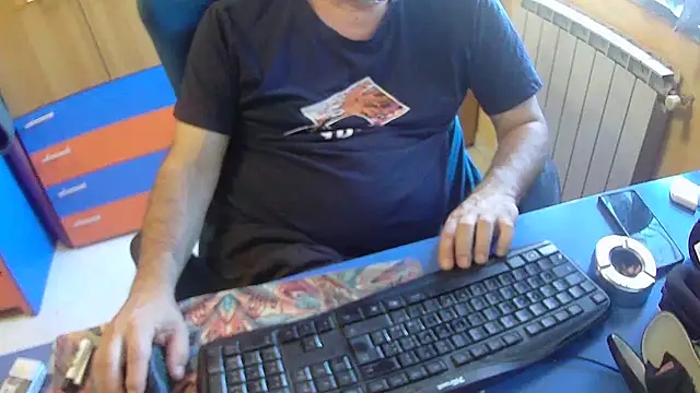 Snapshot of Tango128 chatting on September 18, 7:10 am Tango128 online show from September 18, 7:10 am