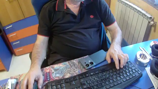 Snapshot of Tango128 chatting on September 22, 6:37 am Tango128 online show from September 22, 6:37 am