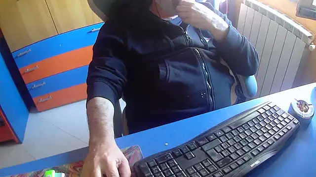 Snapshot of Tango128 chatting on April 25, 6:38 am Tango128 online show from April 25, 6:38 am