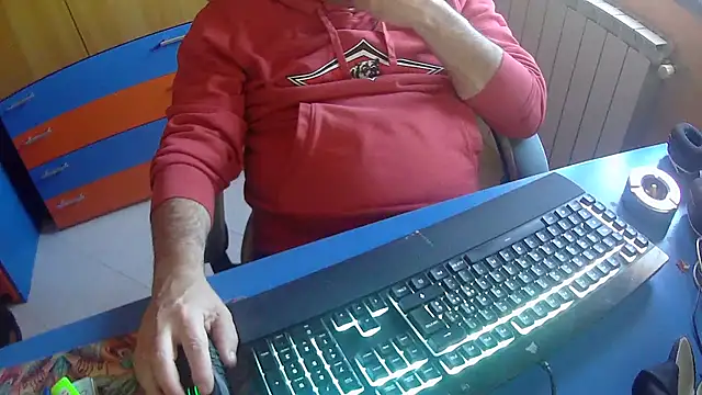 Snapshot of Tango128 chatting on April 29, 8:18 am Tango128 online show from April 29, 8:18 am