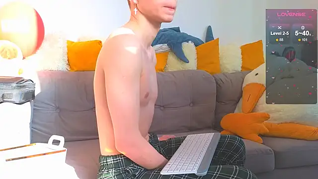 LandelRay online show from February 7, 9:02 am