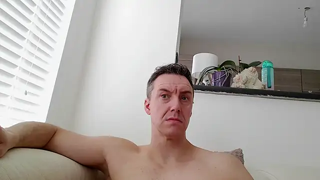 Snapshot of ploki2180 chatting on April 12, 10:31 am ploki2180 online show from April 12, 10:31 am