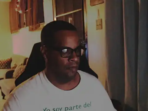 Snapshot of thesugar32 chatting on February 1, 2:10 am thesugar32 online show from February 1, 2:10 am