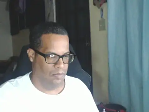 Snapshot of thesugar32 chatting on February 3, 2:53 am thesugar32 online show from February 3, 2:53 am