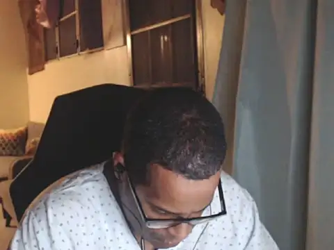 Snapshot of thesugar32 chatting on February 4, 1:22 am thesugar32 online show from February 4, 1:22 am