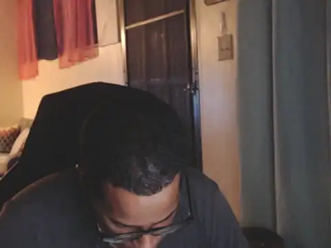 Snapshot of thesugar32 chatting on February 17, 2:30 am thesugar32 online show from February 17, 2:30 am