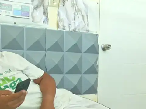 Snapshot of thesugar32 chatting on February 20, 1:33 pm thesugar32 online show from February 20, 1:33 pm