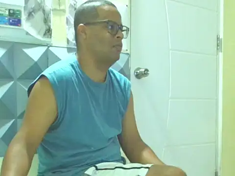 Snapshot of thesugar32 chatting on February 22, 1:09 pm thesugar32 online show from February 22, 1:09 pm