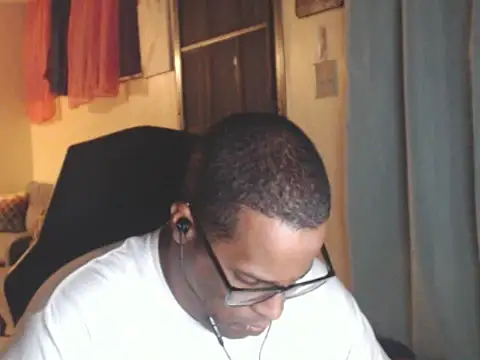 Snapshot of thesugar32 chatting on March 1, 2:02 am thesugar32 online show from March 1, 2:02 am