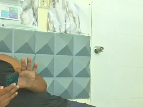 Snapshot of thesugar32 chatting on March 4, 1:39 pm thesugar32 online show from March 4, 1:39 pm