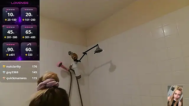 Blondiewithanass online show from October 21, 12:22 am