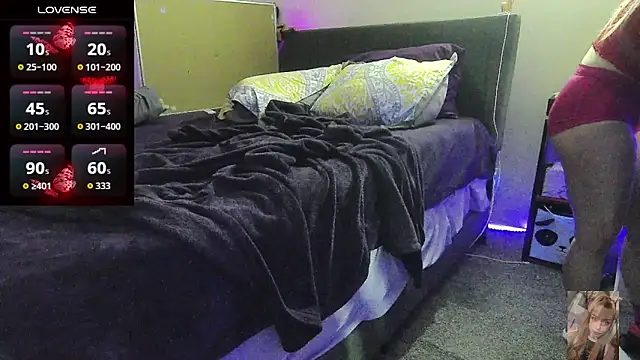 Blondiewithanass online show from March 20, 6:51 am