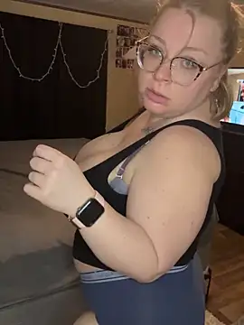 Snapshot of Blondiee_x chatting on February 15, 11:14 pm Blondiee x online show from February 15, 11:14 pm