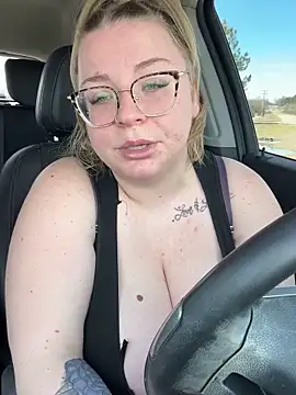 Snapshot of Blondiee_x chatting on March 7, 6:43 pm Blondiee x online show from March 7, 6:43 pm