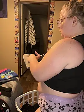 Snapshot of Blondiee_x chatting on March 20, 1:24 am Blondiee x online show from March 20, 1:24 am