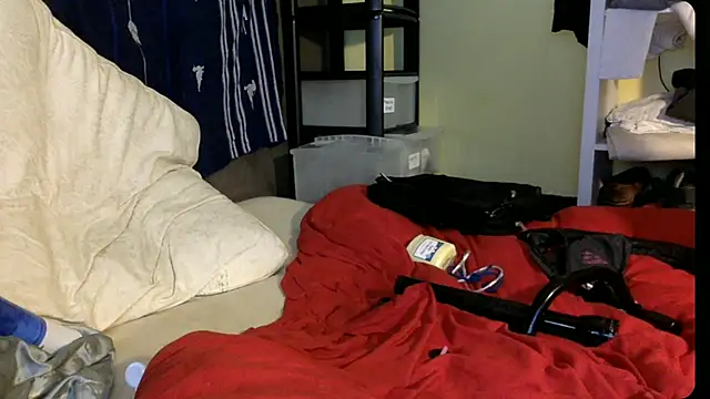 Snapshot of londonfuckwhore chatting on November 15, 3:15 am londonfuckwhore online show from November 15, 3:15 am