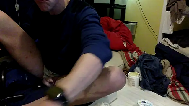 Snapshot of londonfuckwhore chatting on December 1, 1:10 am londonfuckwhore online show from December 1, 1:10 am