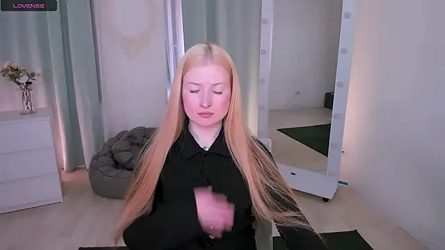 Laly Peach online show from March 29, 11:54 am