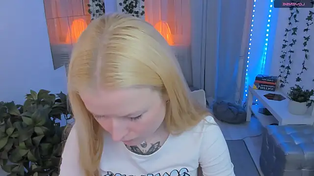 Laly Peach online show from June 3, 11:57 am