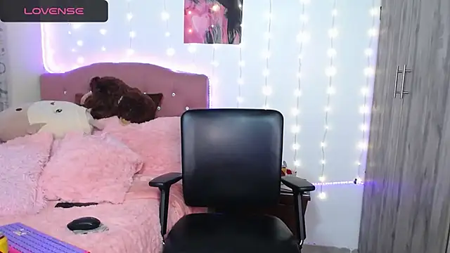 Snapshot of camy_doll chatting on December 14, 1:11 am camy doll online show from December 14, 1:11 am