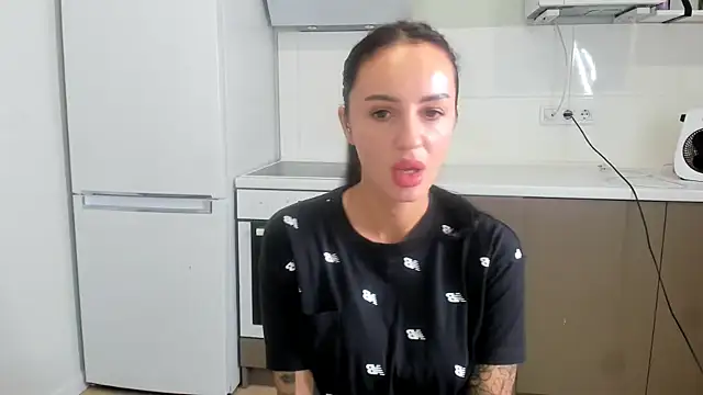 Snapshot of Your_Masha chatting on December 21, 8:43 am Your Masha online show from December 21, 8:43 am