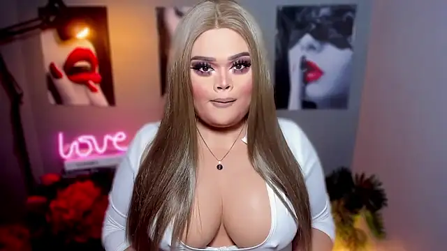 Snapshot of KarolinaThompson chatting on October 11, 7:29 am KarolinaThompson online show from October 11, 7:29 am