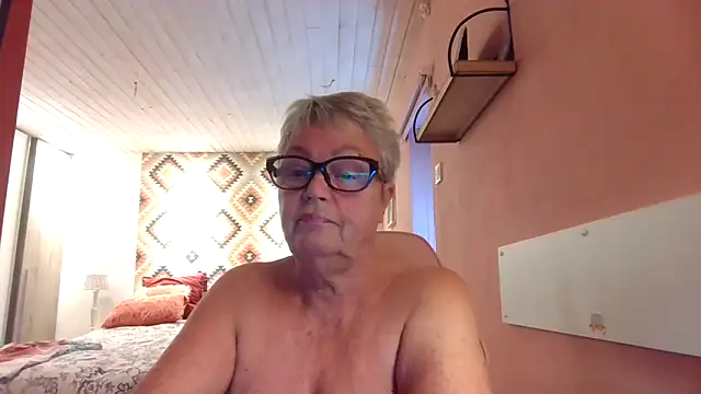 GrannyChrissy68 online show from September 13, 12:27 pm