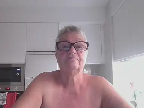 GrannyChrissy68 online show from October 11, 9:02 pm