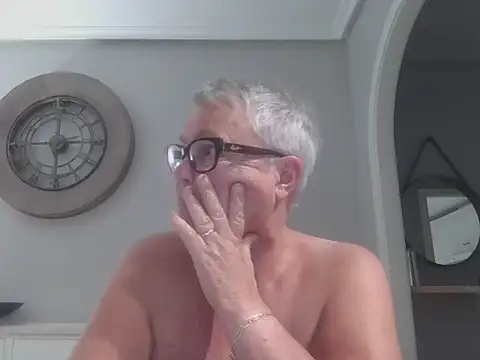 GrannyChrissy68 online show from October 28, 8:33 pm