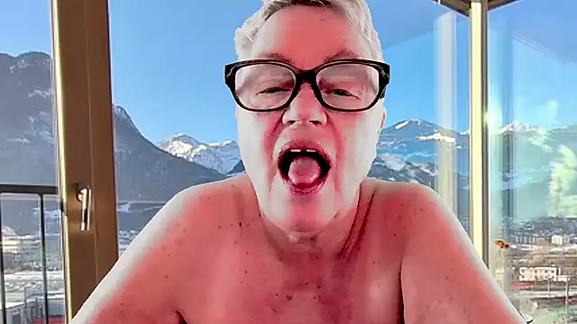 GrannyChrissy68 online show from February 23, 2:14 pm