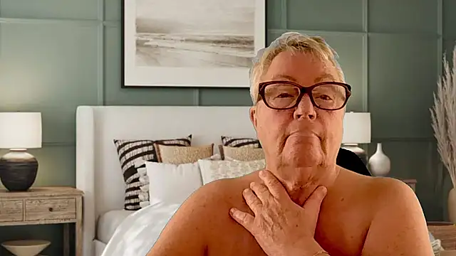 GrannyChrissy68 online show from March 13, 6:03 pm