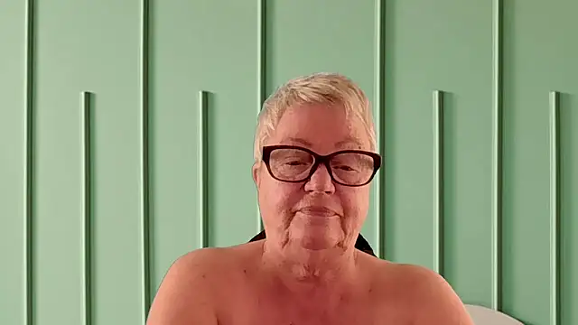 GrannyChrissy68 online show from March 17, 10:24 pm