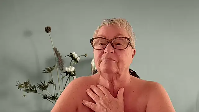 GrannyChrissy68 online show from March 19, 3:38 pm