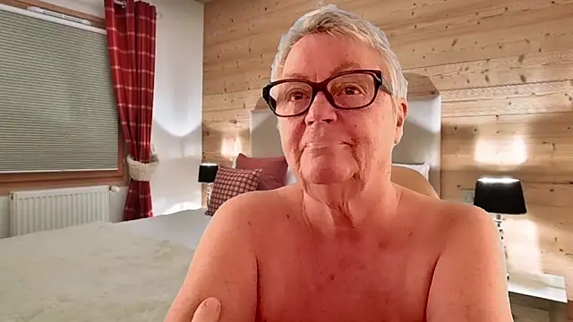 GrannyChrissy68 online show from March 30, 2:29 pm