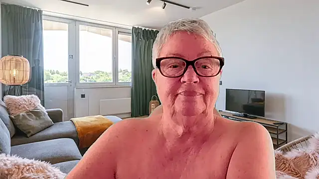 Snapshot of GrannyChrissy68 chatting on April 18, 12:42 pm GrannyChrissy68 online show from April 18, 12:42 pm