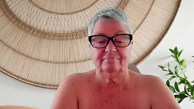 Snapshot of GrannyChrissy68 chatting on April 19, 12:26 pm GrannyChrissy68 online show from April 19, 12:26 pm