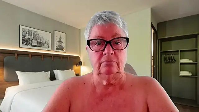 Snapshot of GrannyChrissy68 chatting on April 19, 9:17 pm GrannyChrissy68 online show from April 19, 9:17 pm
