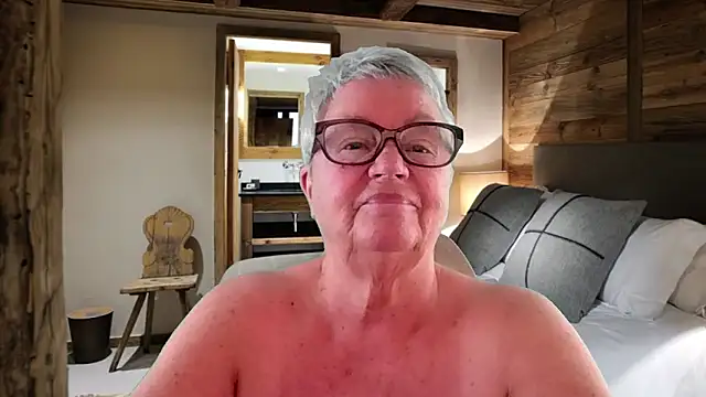 Snapshot of GrannyChrissy68 chatting on April 20, 9:16 pm GrannyChrissy68 online show from April 20, 9:16 pm