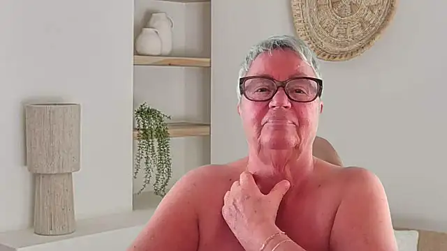 Snapshot of GrannyChrissy68 chatting on April 29, 9:32 pm GrannyChrissy68 online show from April 29, 9:32 pm